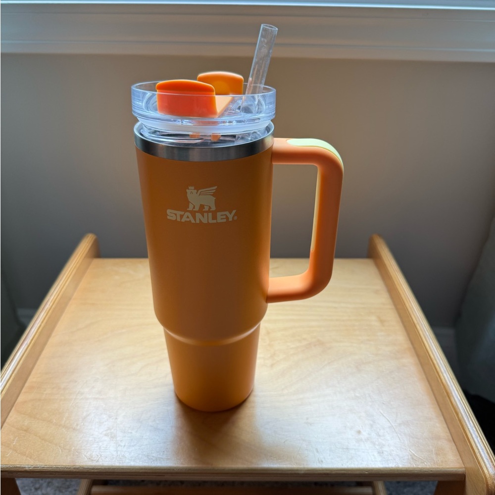 Stanley 30oz stainless steel H2.0 flow state quencher tumbler marigold - Picture 8 of 9